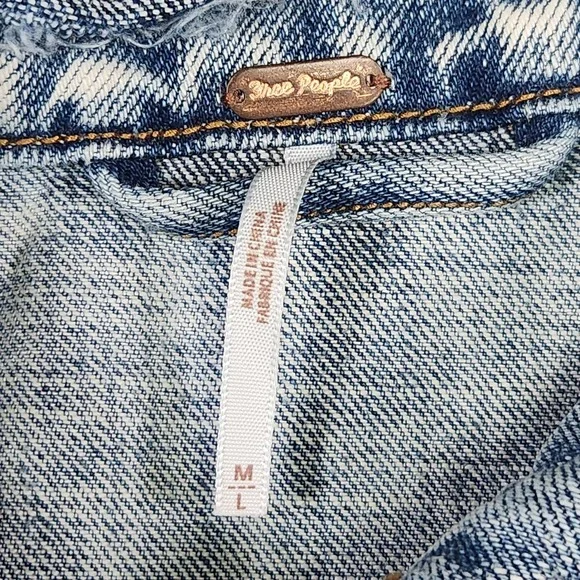 Free People Denim Jacket Women‎ M/L Distressed Light Wash Jean Coat - Picture 6 of 15